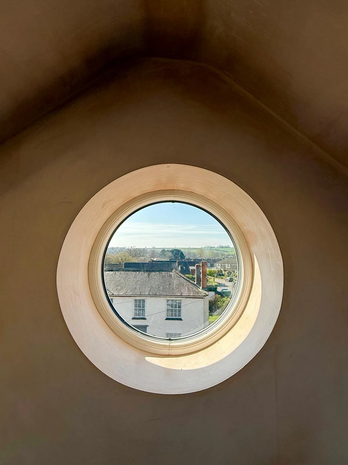 Round loft window
